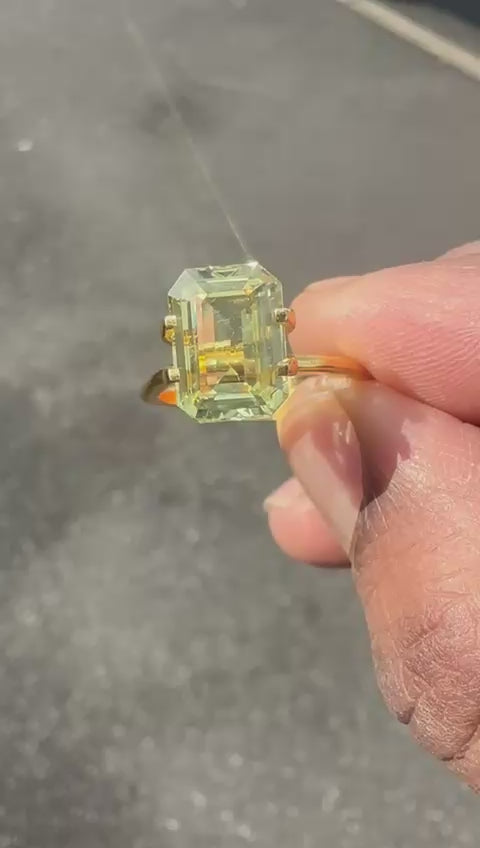 Chrysoberyl natural light yellowish green  Emerald Cut 4.10ct